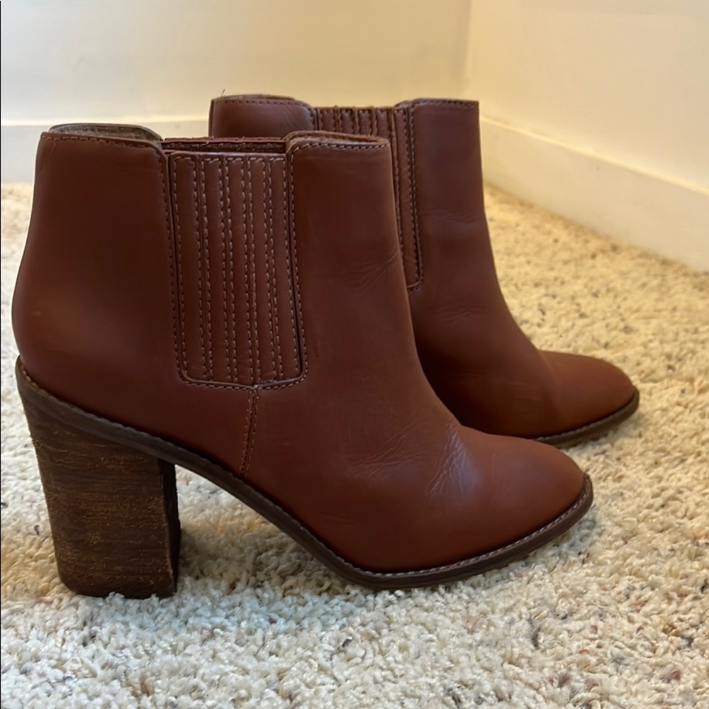 Brown Heeled Boots with Chunky Heel and Slip-On Design